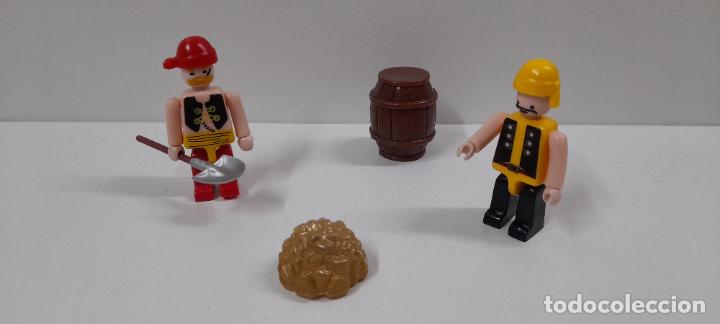 Figuras de acci&oacute;n: PIRATAS Y COMPLEMENTOS . DOS FIGURA MOVILES CON ACCESORIOS . MEDIDA DE ALTURA 6,5 CM