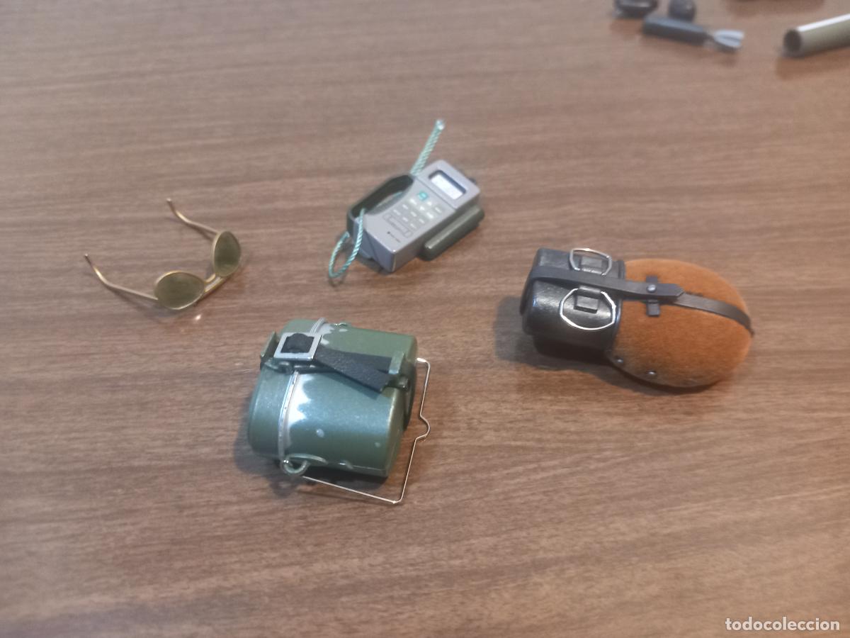 Figuras de acci&oacute;n: LOTE ROPA Y ACCESORIOS ESCALA 1/6 - Foto 3