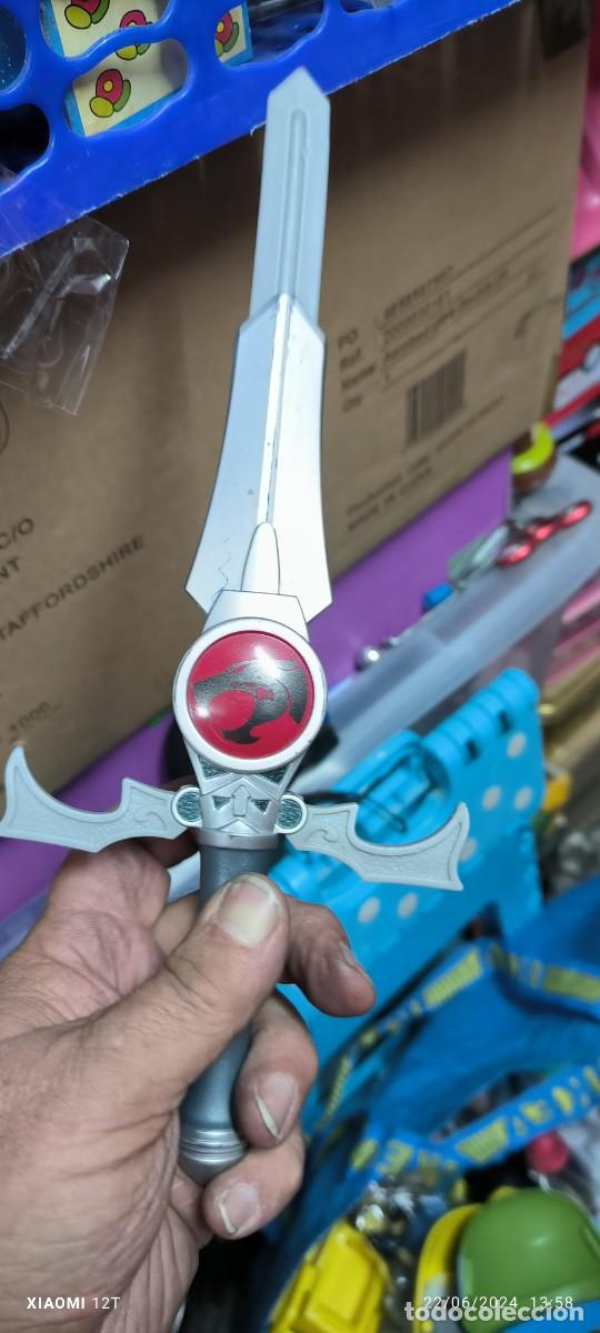 Figuras de acci&oacute;n: THUNDERCATS PU&Ntilde;AL RETR&Aacute;CTIL - Foto 1