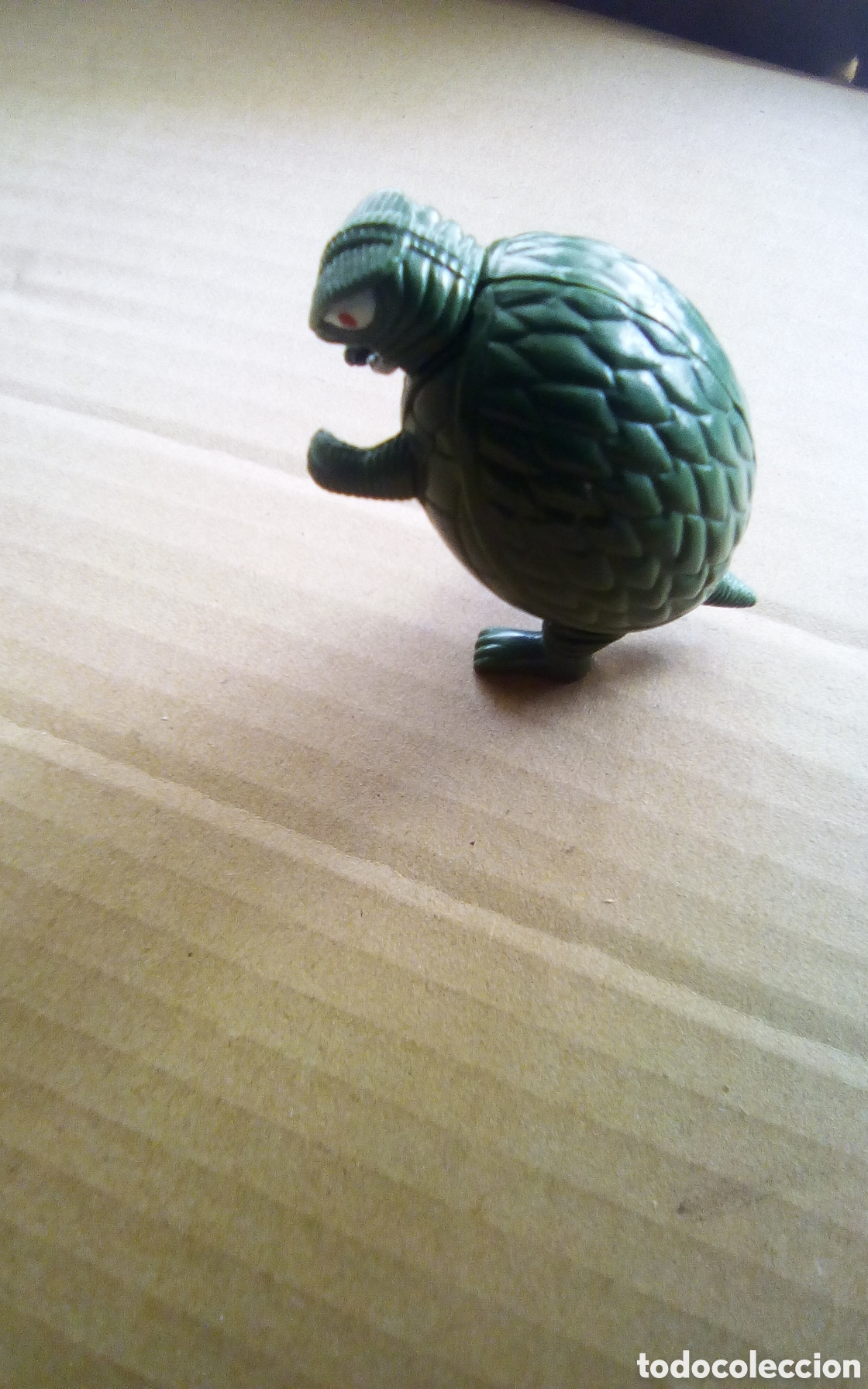 Actionfiguren: Huevox promocional Phoskitos. Huevos transformers monstruos, verde. A&ntilde;os 90. Mide 5,5 cm. cerrado.