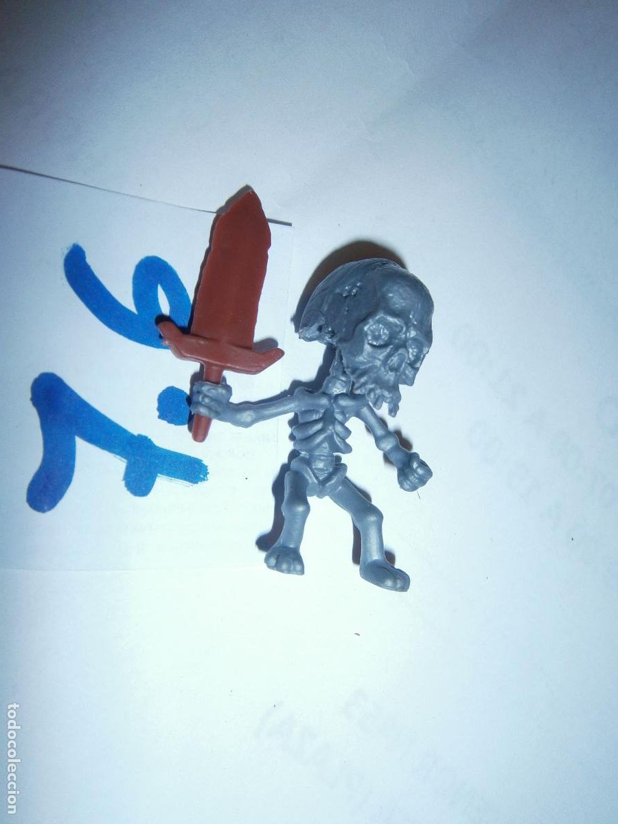 Figuras de acci&oacute;n: FIGURA DE ACCION - ESQUELETO CON ESPADA - Foto 1