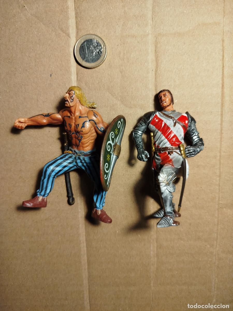 Figuras de acci&oacute;n: 2 figuras medievales pvc - Foto 1