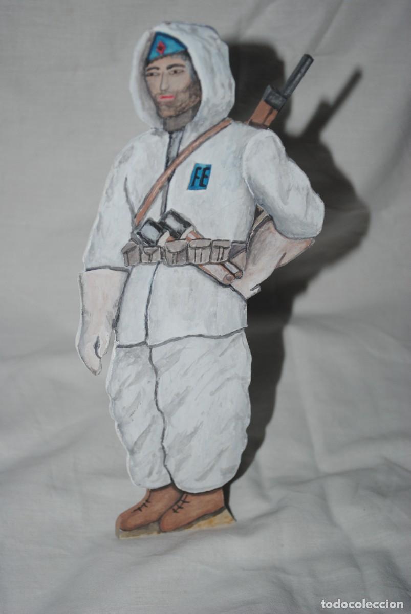 Figuras de acci&oacute;n: FIGURA DE UN SOLDADO DE CARTON PINTADA A MANOS .