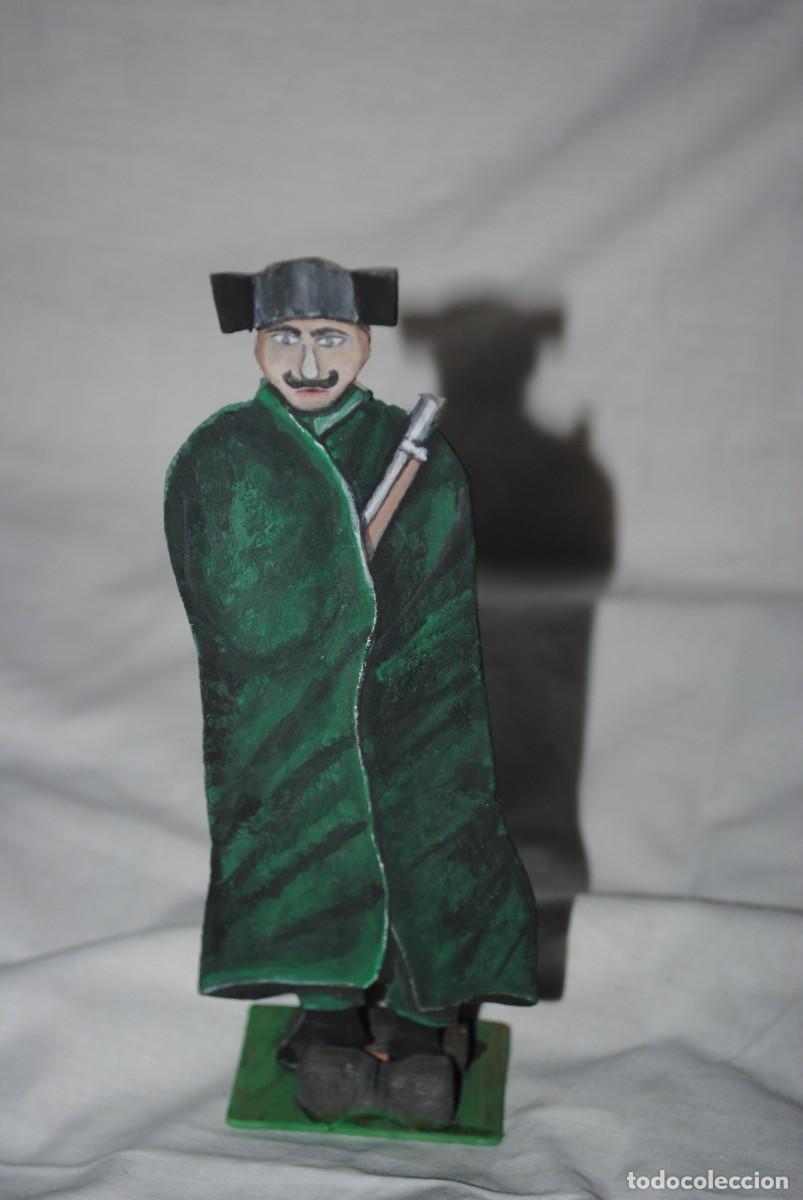Figuras de acci&oacute;n: FIGURA DE CARTON PINTADA A MANOS . - Foto 1