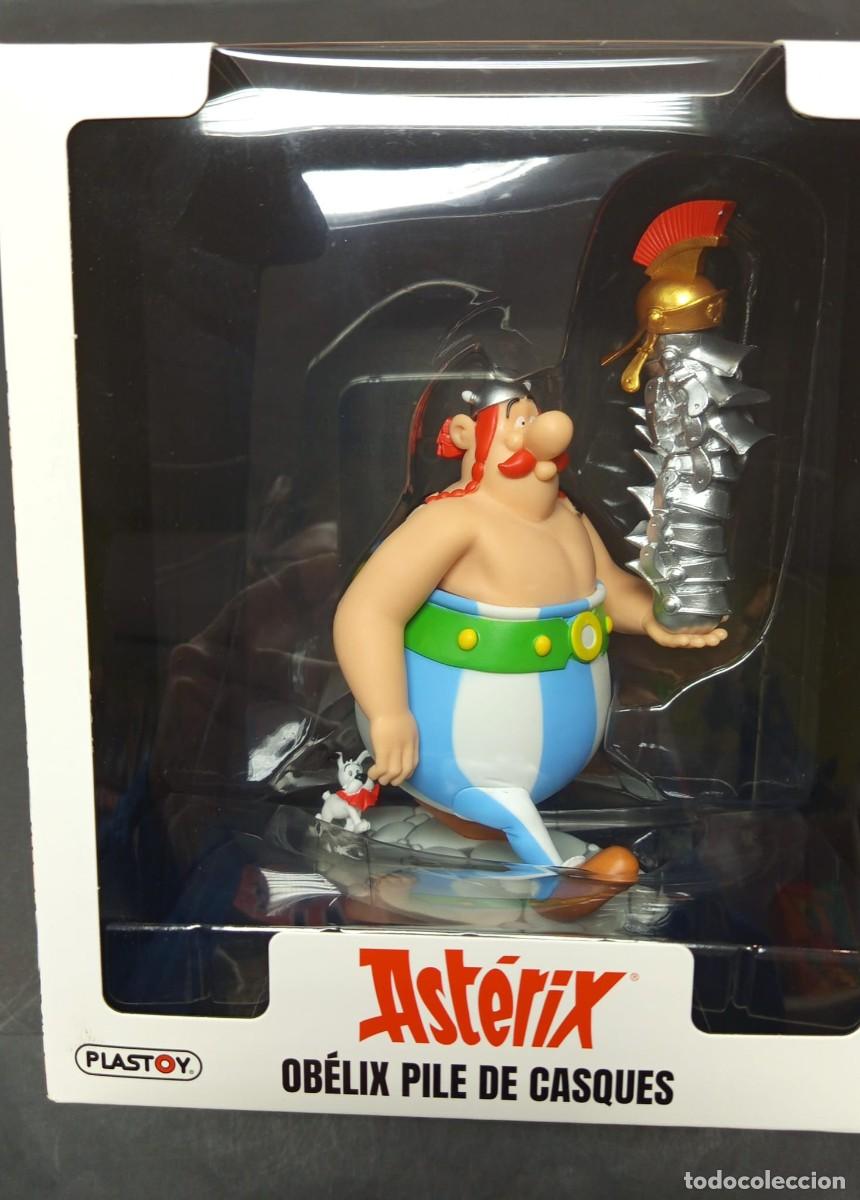 Figuras de acci&oacute;n: OBELIX PILA DE CASCOS FIG. 30 CM ASTERIX - Foto 1