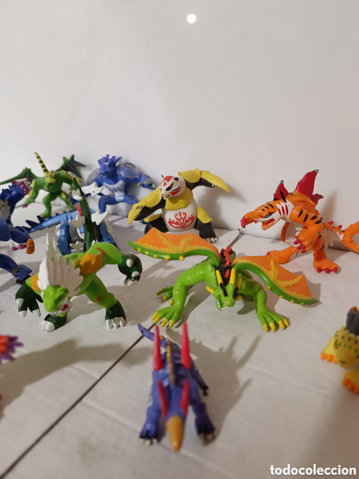 Figuras de acci&oacute;n: Figuras Invizimals pl&aacute;stico - Foto 3
