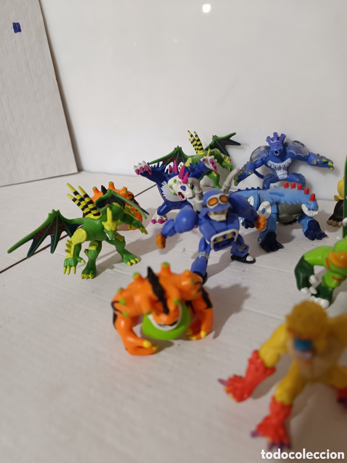 Figuras de acci&oacute;n: Figuras Invizimals pl&aacute;stico - Foto 5