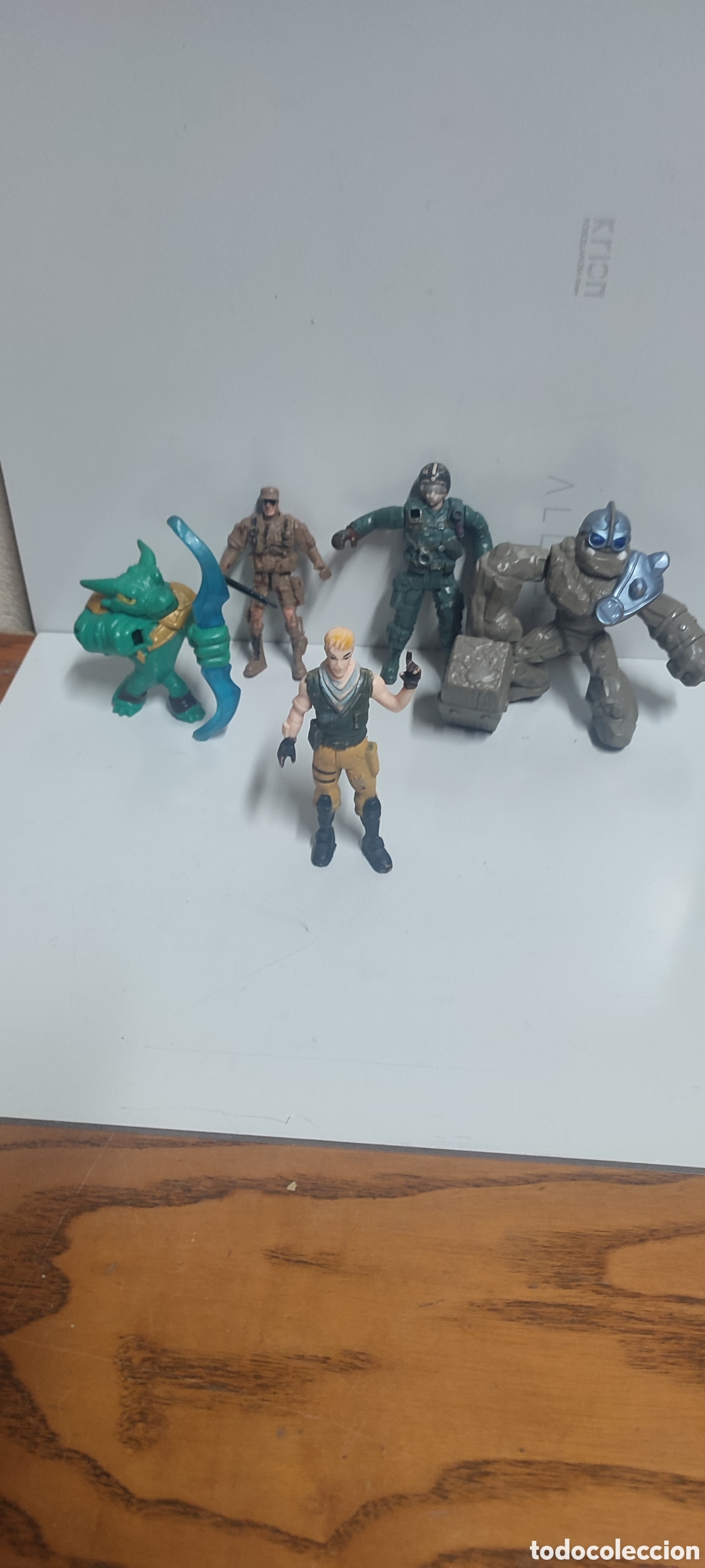 Actionfiguren: Lote cinco mu&ntilde;ecos figuras de acci&oacute;n variados.