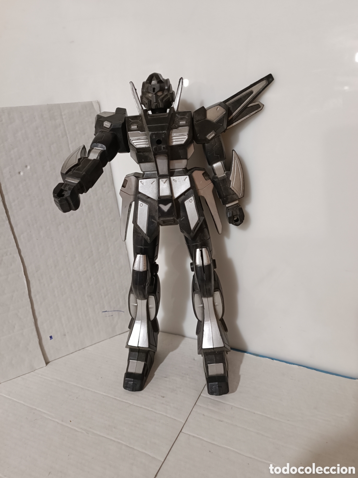 Figurines d'action: Robot de pl&aacute;stico hueco sin marca