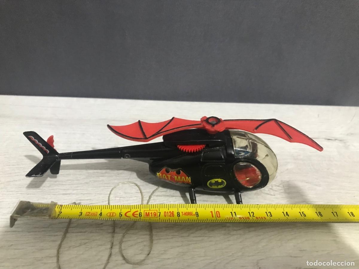 Figuras de acci&oacute;n: Helic&oacute;ptero de Batman - Foto 3