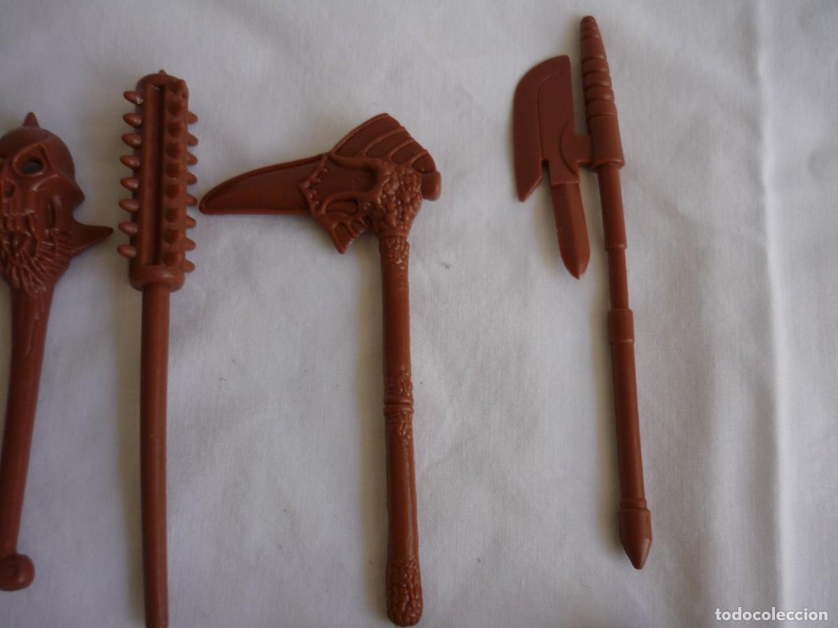 Figuras de acci&oacute;n: Conjunto de armas varias Master Universo, Star Wars, .... - Foto 7