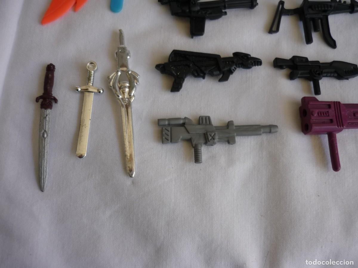 Figuras de acci&oacute;n: Conjunto de armas varias Master Universo, Star Wars, .... - Foto 9