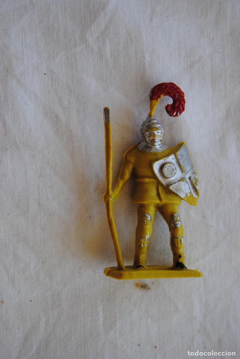 Figuras de acci&oacute;n: figura de plastico medieval - Foto 1