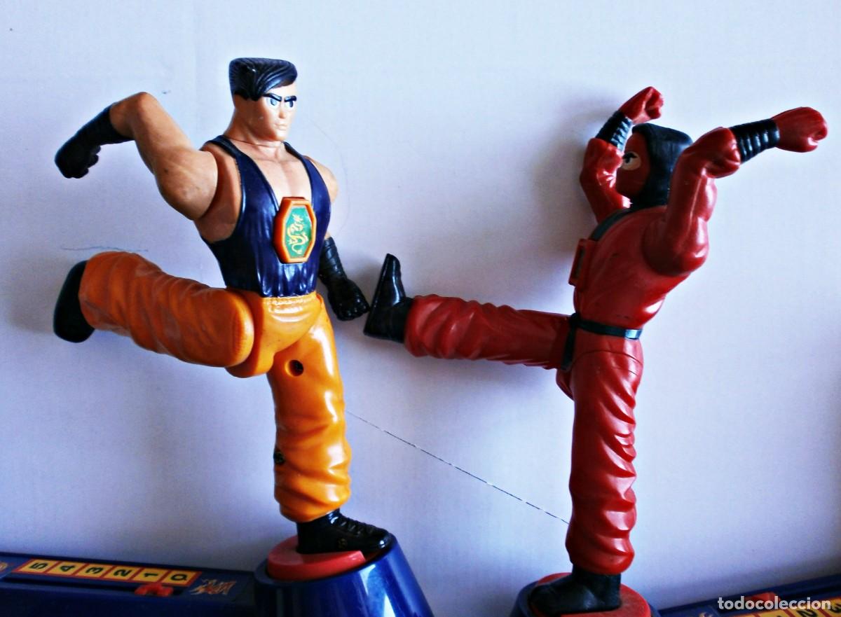 Figuras de acci&oacute;n: pareja karate fighters - Foto 2