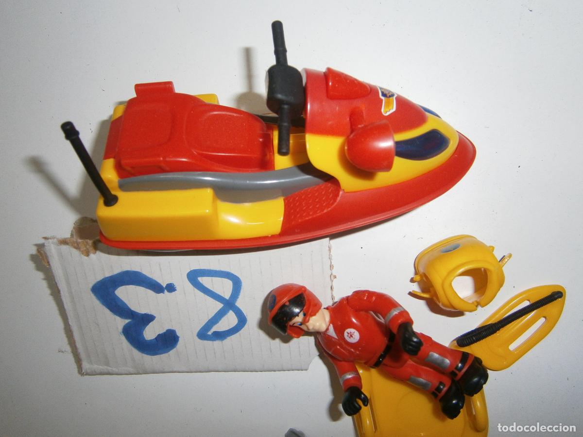 Figuras de acci&oacute;n: BOMBERO EN MOTO DE AGUA - Foto 1