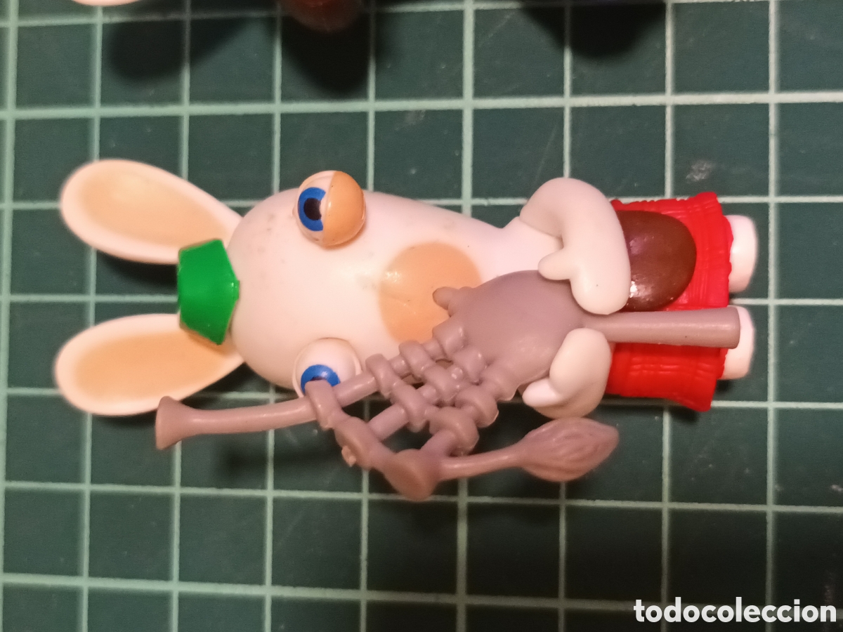 Figuras de acci&oacute;n: Dos conejos ubilartl colecionables - Foto 2