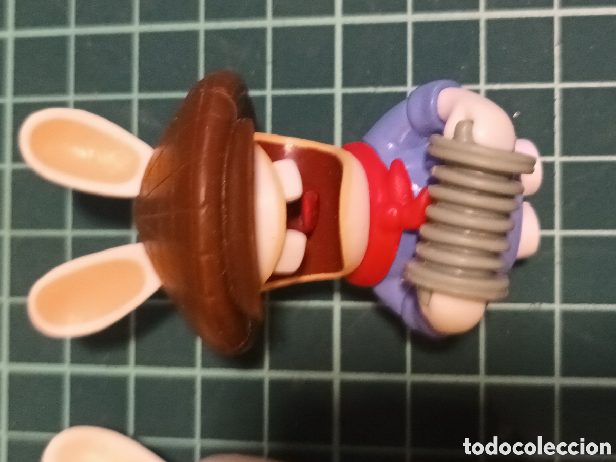 Figuras de acci&oacute;n: Dos conejos ubilartl colecionables - Foto 3