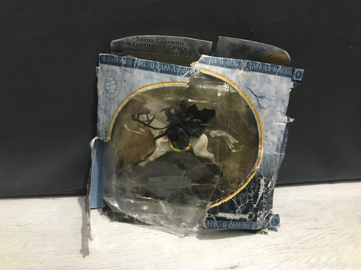 Figuras de acci&oacute;n: Bl&iacute;ster del se&ntilde;or de los anillos Eowy y Merry a caballo - Foto 2