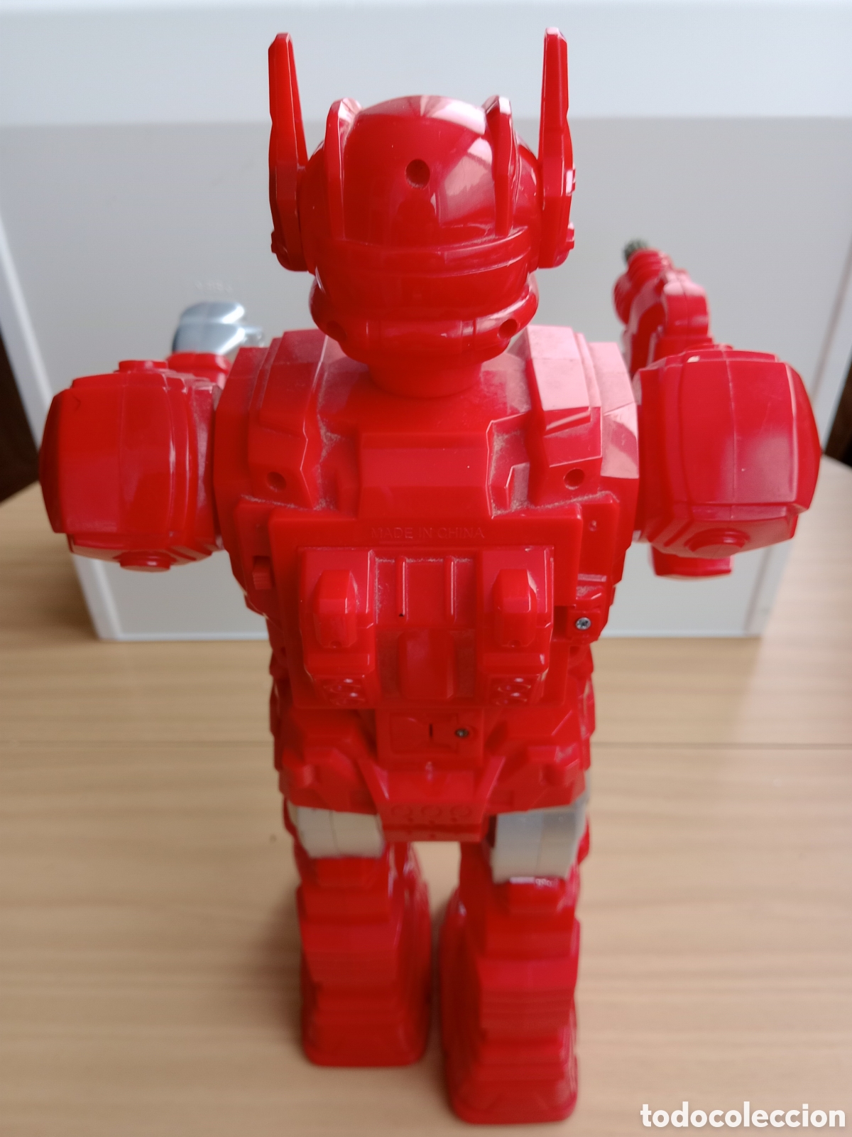 Figuras de acci&oacute;n: Juguete robot rojo de pl&aacute;stico - Foto 2
