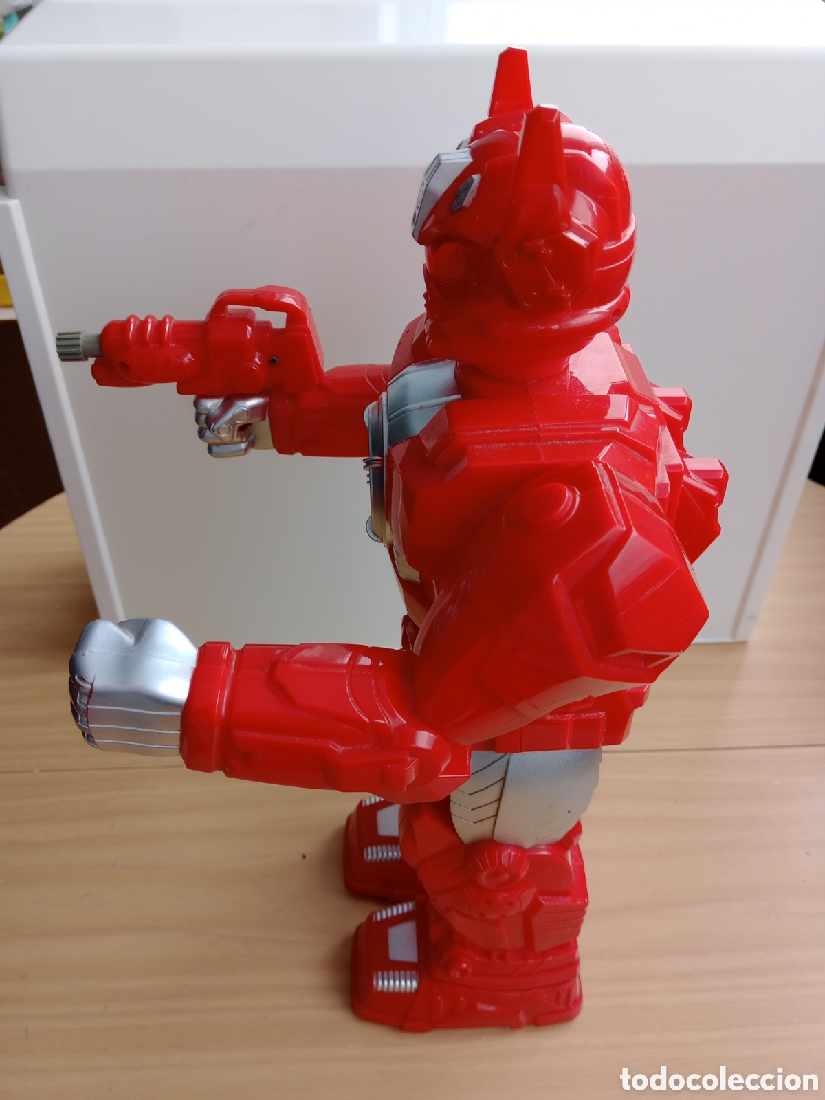 Figuras de acci&oacute;n: Juguete robot rojo de pl&aacute;stico - Foto 4