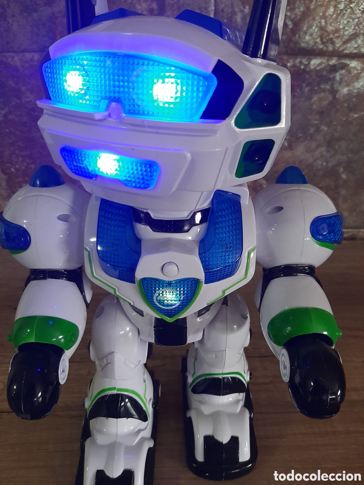 Figuras de acci&oacute;n: Robot Allen pr&aacute;cticamente nuevo - Foto 3