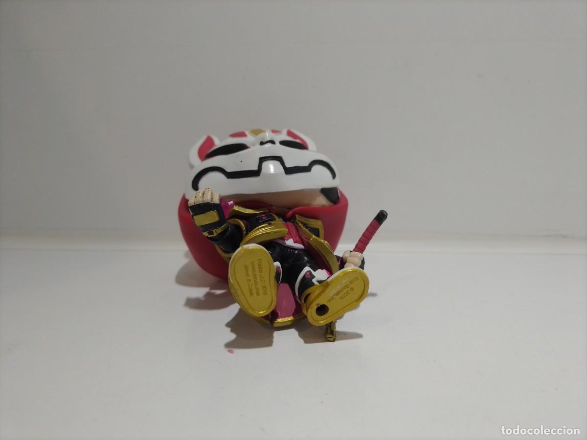 Figuras de acci&oacute;n: mu&ntilde;eco junko rojo y dorado - Foto 3