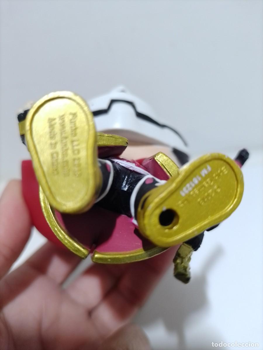 Figuras de acci&oacute;n: mu&ntilde;eco junko rojo y dorado - Foto 4