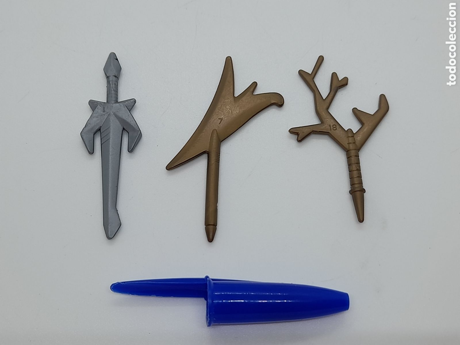 Figuras de acci&oacute;n: LOTE DE ARMAS DE BATTLE BEASTS , EL GRECO.