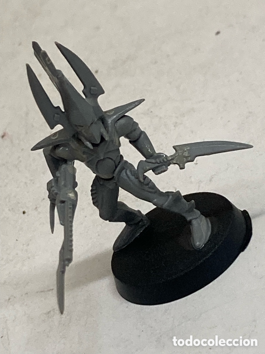Figuras de acci&oacute;n: figura es una miniatura de un Guardia Espectral Aeldari