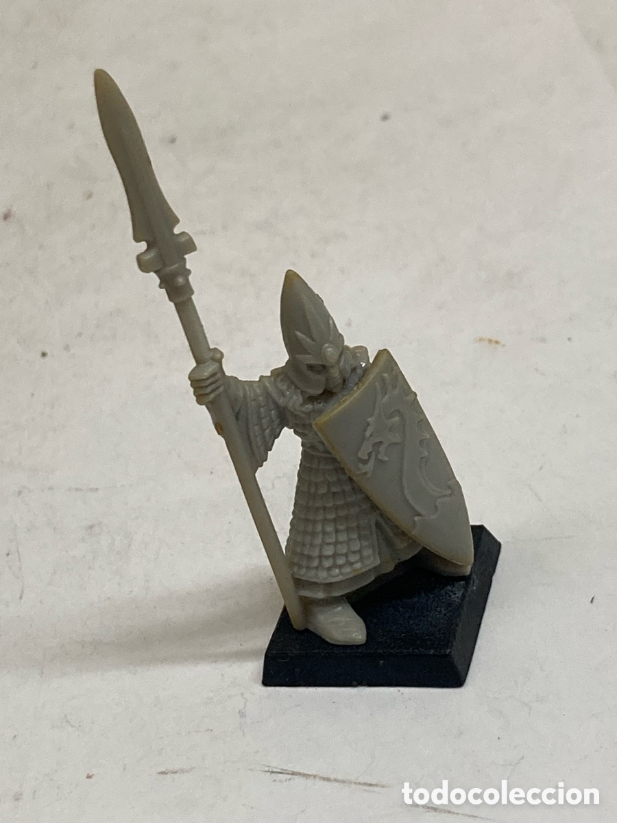 Figuras de acci&oacute;n: miniatura de colecci&oacute;n de un Alto Elfo lancero de Warhammer Fantasy