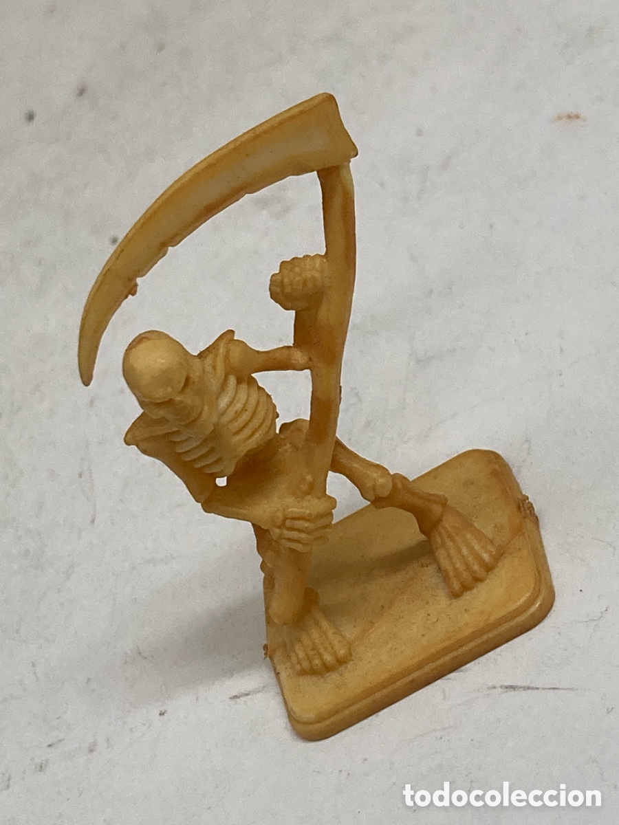 Figuras de acci&oacute;n: figura es una miniatura de un Esqueleto de HeroQuest