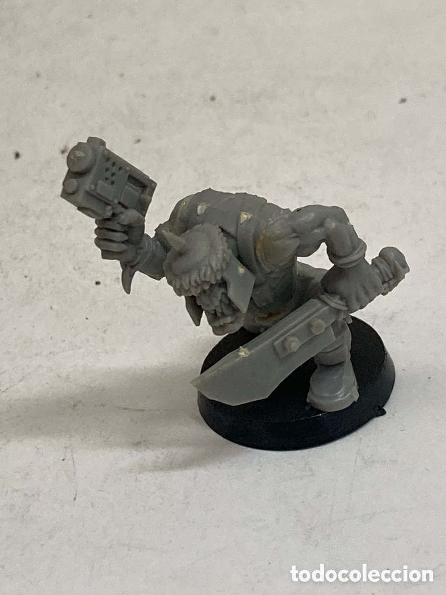 Figuras de acci&oacute;n: miniatura sin pintar de un Orko de Warhammer 40,000