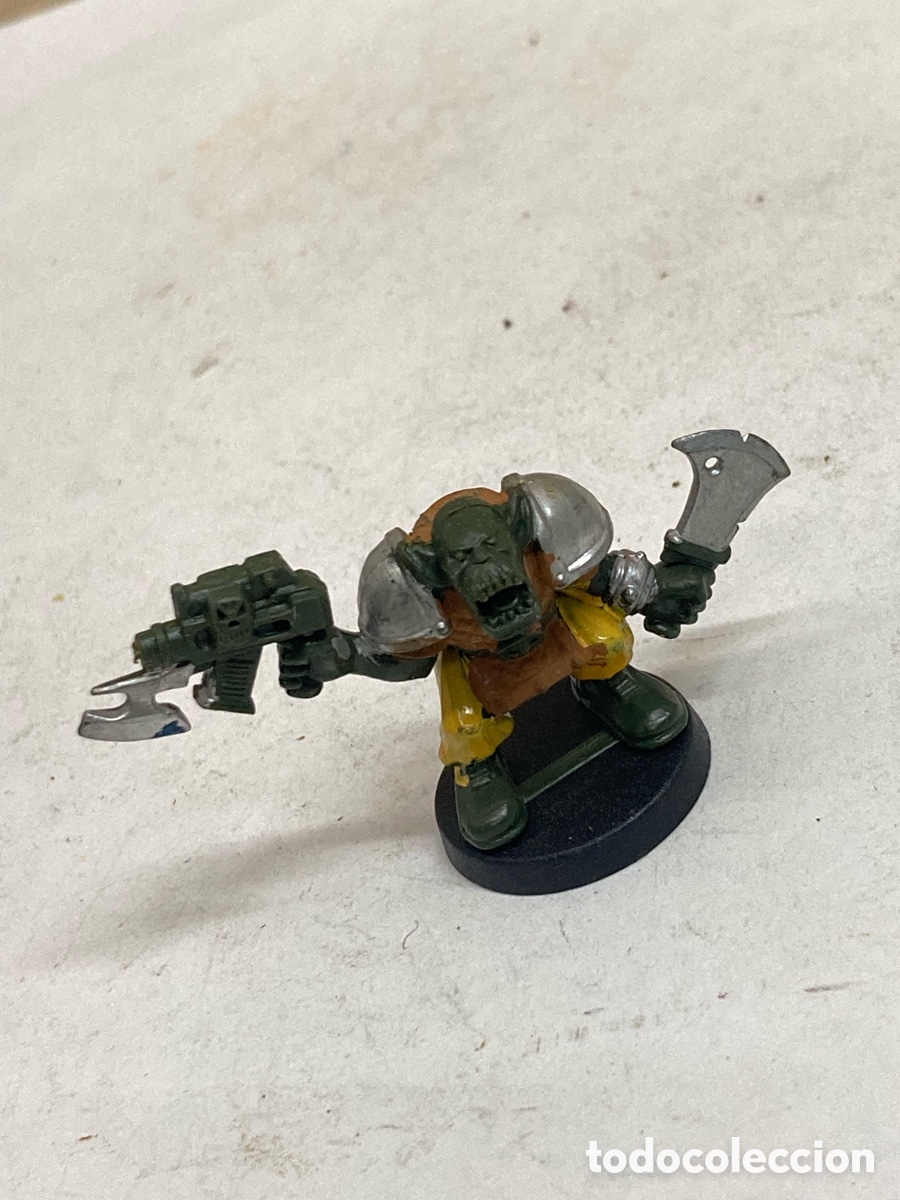 Figuras de acci&oacute;n: miniatura de un Orko del universo de juego de mesa Warhammer 40,000