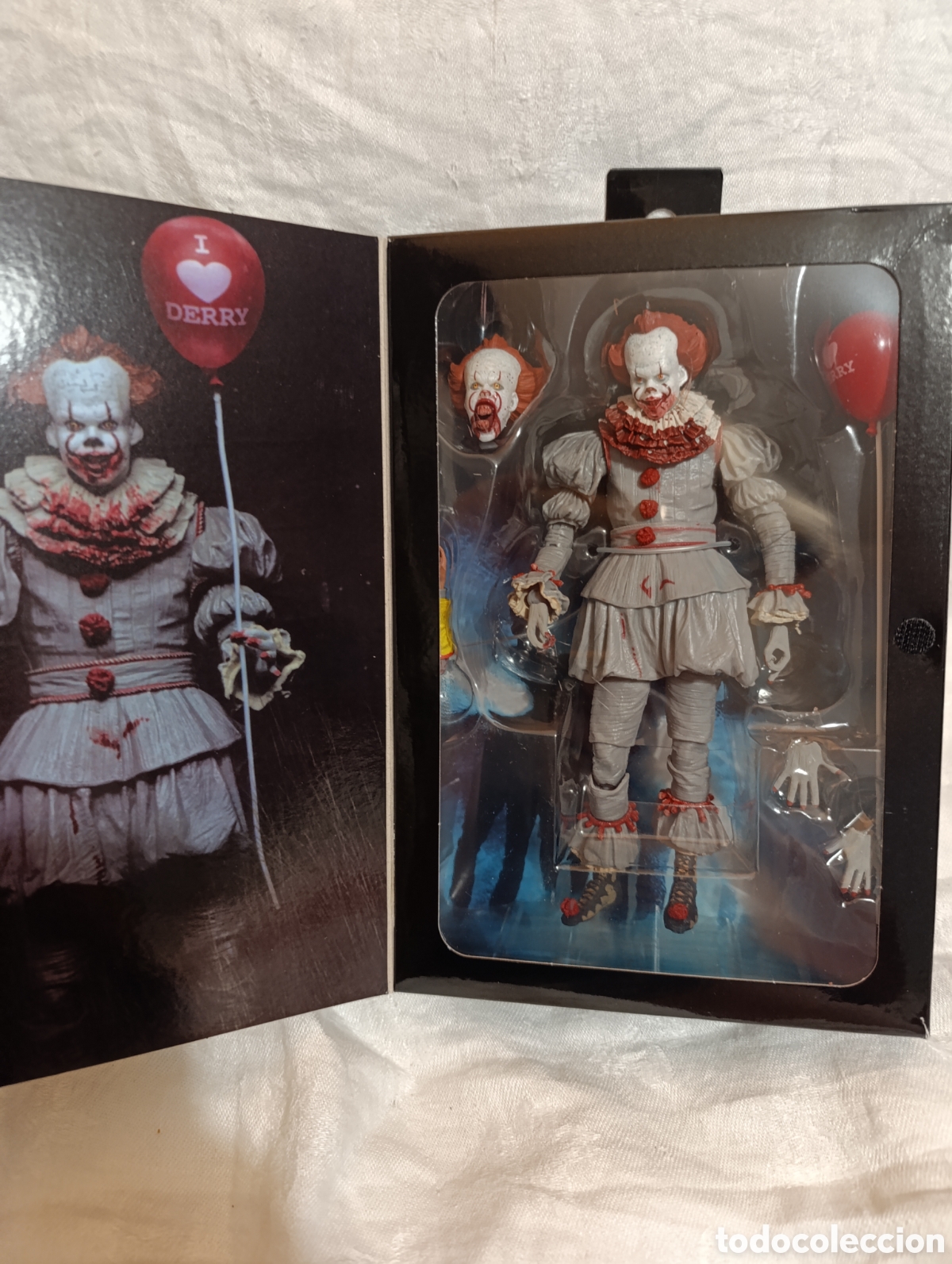 Figuras de acci&oacute;n: Figura articulada Ultimate Pennywise de la l&iacute;nea Dancing Clown,de Neca