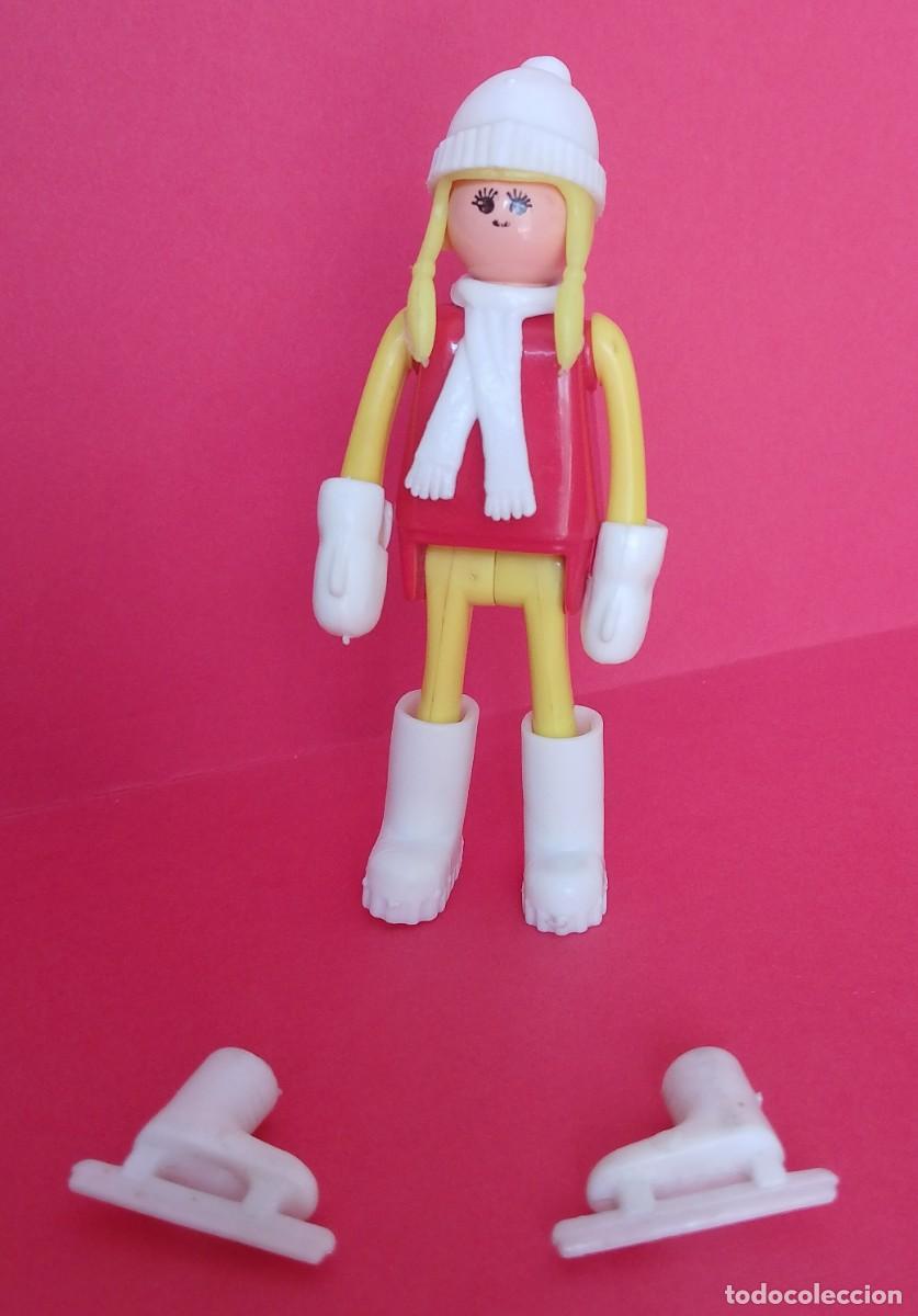 Figuras de acci&oacute;n: Play big (Playbig), Play Kit o Cefa Boys. Conjunto Juegos de invierno. Patinadora roja