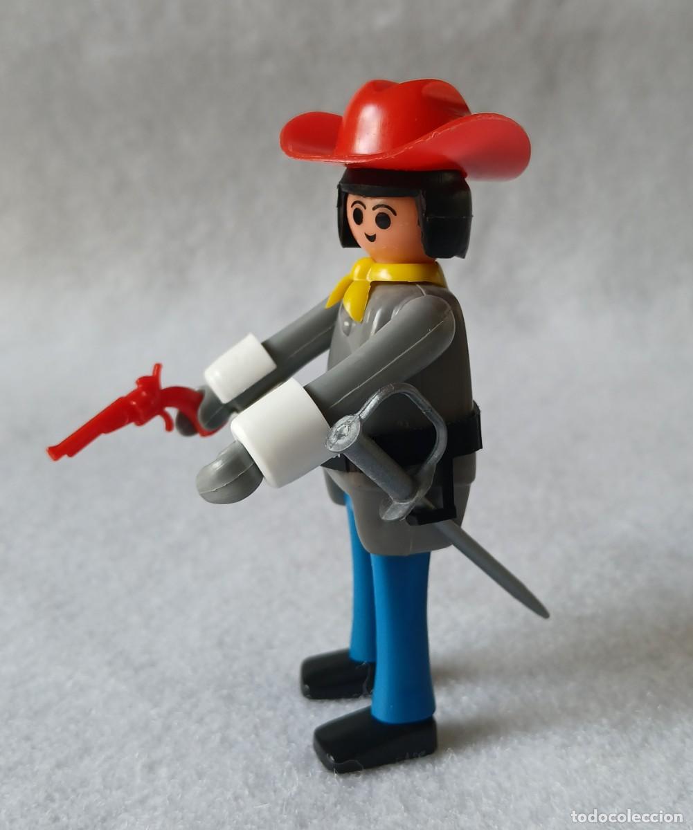 Figuras de acci&oacute;n: Play big (Playbig), Play Kit o Cefa Boys. Oficial abanderado de Caballer&iacute;a Sudista (confederado).