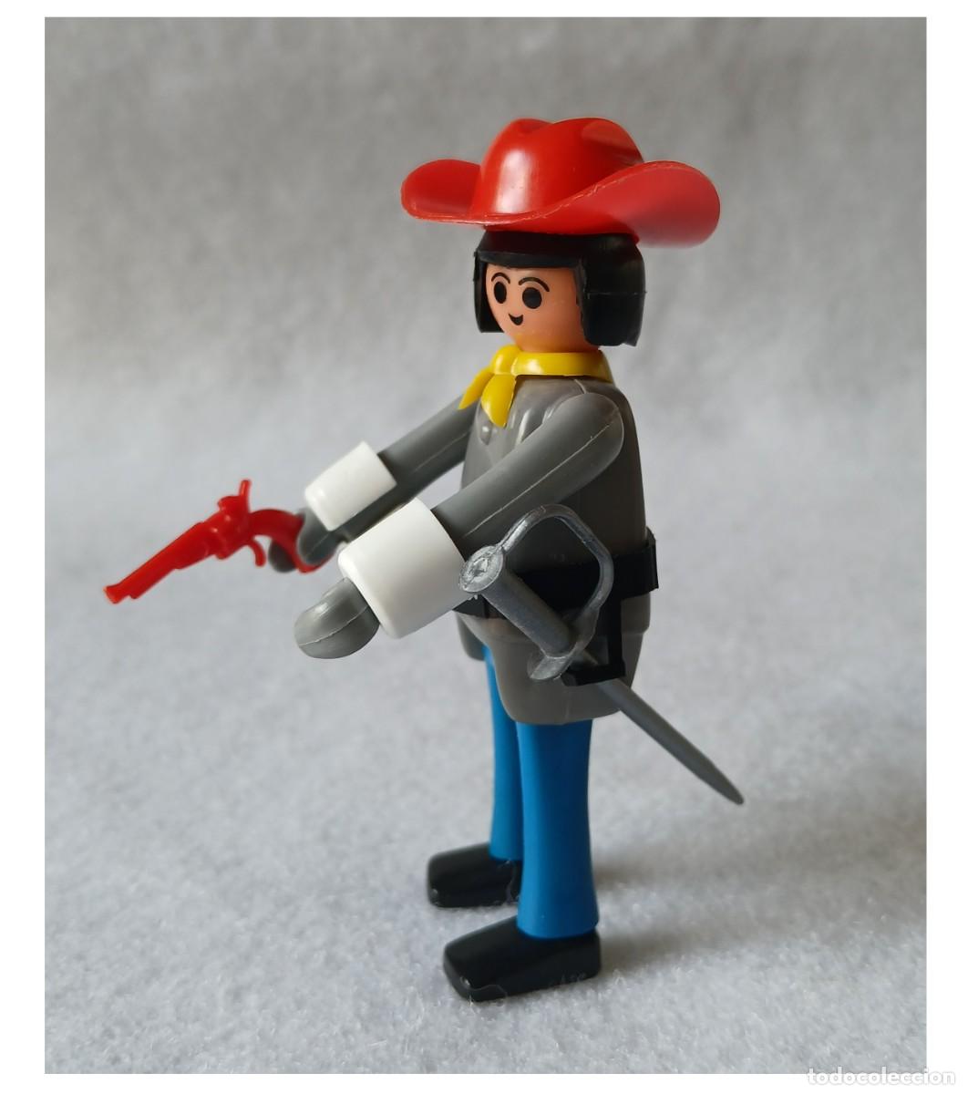 Figuras de acci&oacute;n: Play big (Playbig), Play Kit o Cefa Boys. Oficial abanderado de Caballer&iacute;a Sudista (confederado).