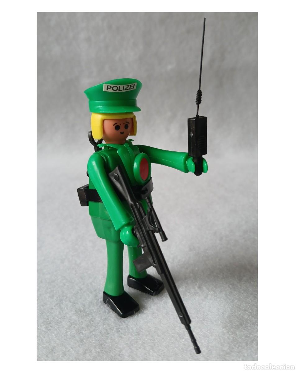Figuras de acci&oacute;n: Play big (Playbig), Play Kit o Cefa Boys. Policia verde.