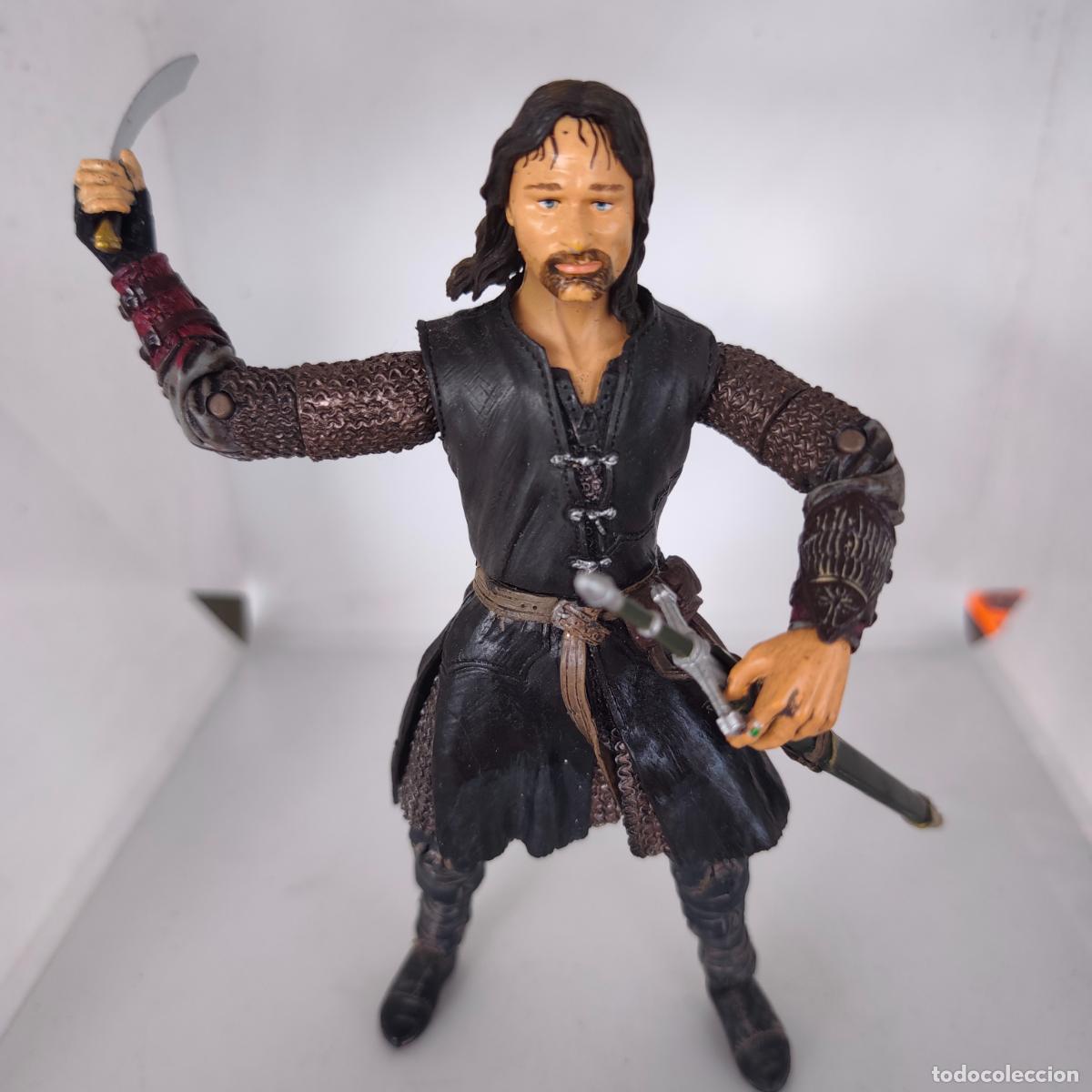 Figuras de acci&oacute;n: ARAGORN FIGURA ACCION SE&Ntilde;OR DE LOS ANILLOS TOY BIZ 2002