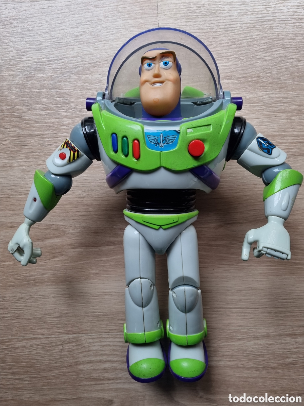 Figuras de acci&oacute;n: Mu&ntilde;eco articulado Bruz Lightyear de Toy Story. Disney Thinkway. Gran tama&ntilde;o 30 cm. Habla en ingl&eacute;s.
