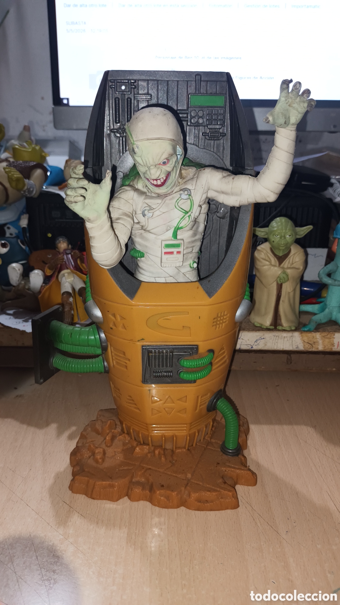 Figuras de acci&oacute;n: Momia repelente, creo que de los Action Man, profesor Gangrena