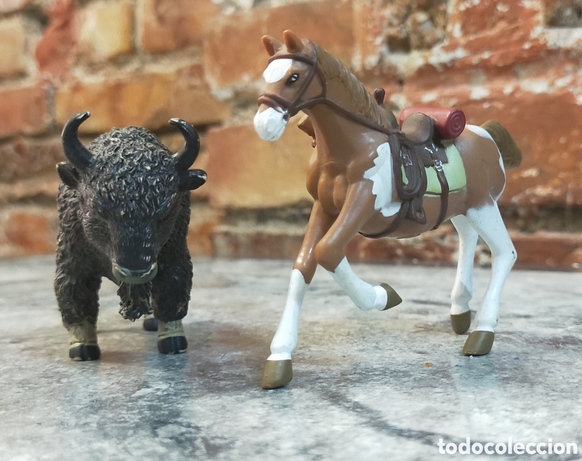 Figuras de acci&oacute;n: Bisonte y Caballo &copy;MCS - Foto 1