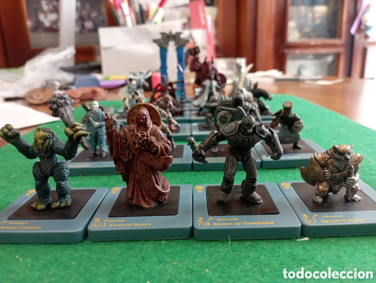 Figuras de acci&oacute;n: Lote de 22 figuras distintas de Dreamblade, base azul: Raging, Ardent...etc