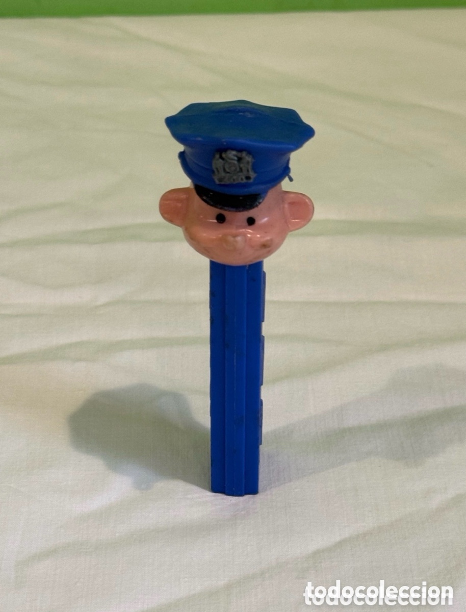 Figuras de acci&oacute;n: Dispensador PEZ original vintage cabeza polic&iacute;a cl&aacute;sico made in Austria