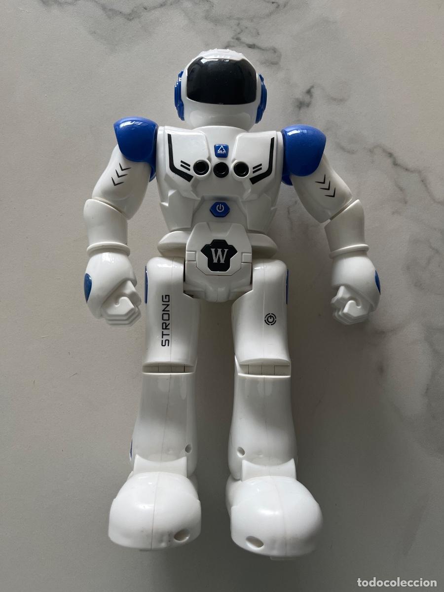 Figuras de acci&oacute;n: Antiguo robot Strong funcionando.