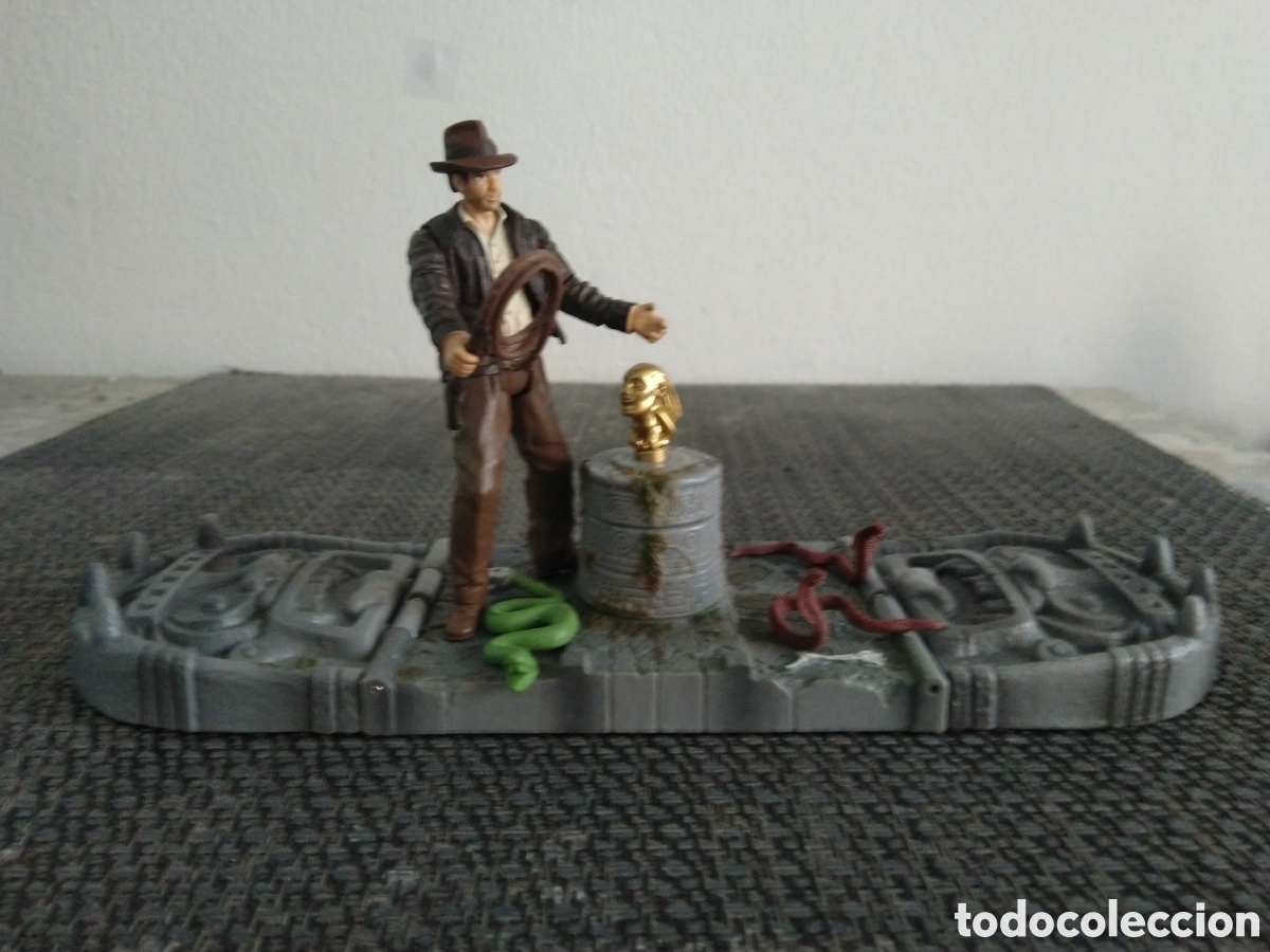 Figuras de acci&oacute;n: FIGURA ACCION TRAMPA IDOLO INDIANA JONES HASBRO 2008 LUCASFILM EN BUSCA DEL ARCA PERDIDA