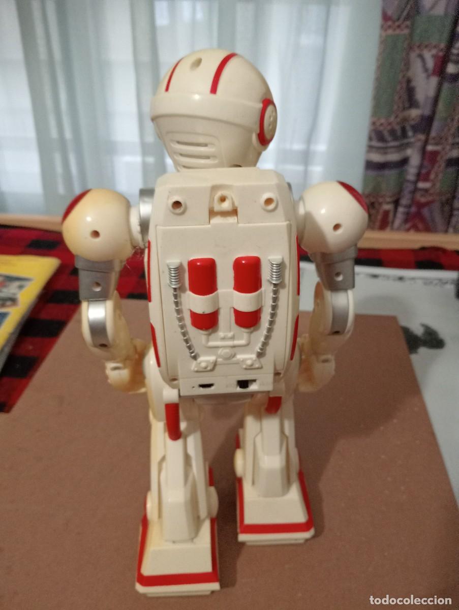 Figuras de acci&oacute;n: Robot a pilas ( 33 cm. ) no funciona - Foto 4