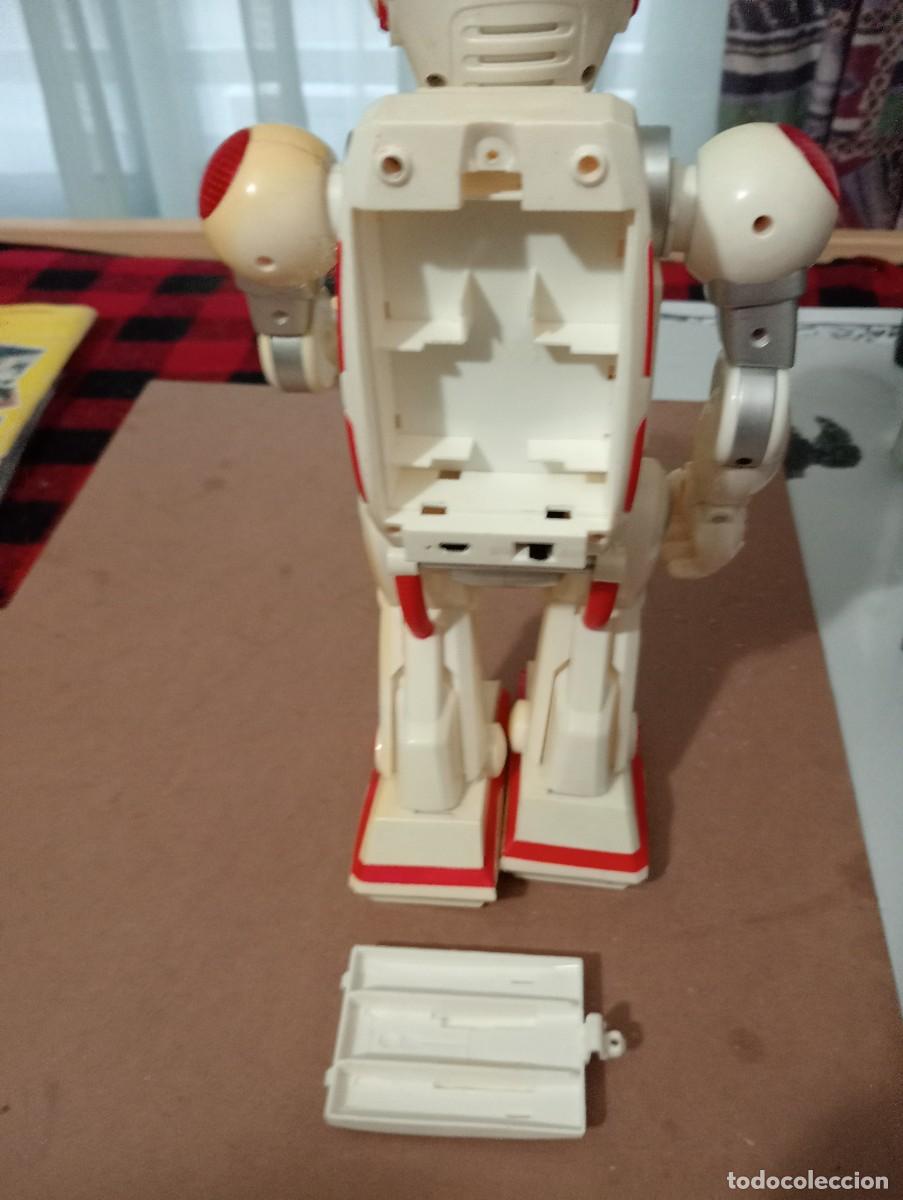 Figuras de acci&oacute;n: Robot a pilas ( 33 cm. ) no funciona - Foto 7