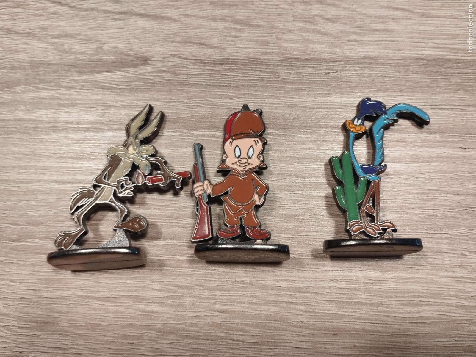 Action Figures: 3 FIGURAS METALICAS WARNER BROS. CORRECAMINOS, COYOTE Y ELMER GRU&Ntilde;ON. COLECCION HERALDO DE ARAGON