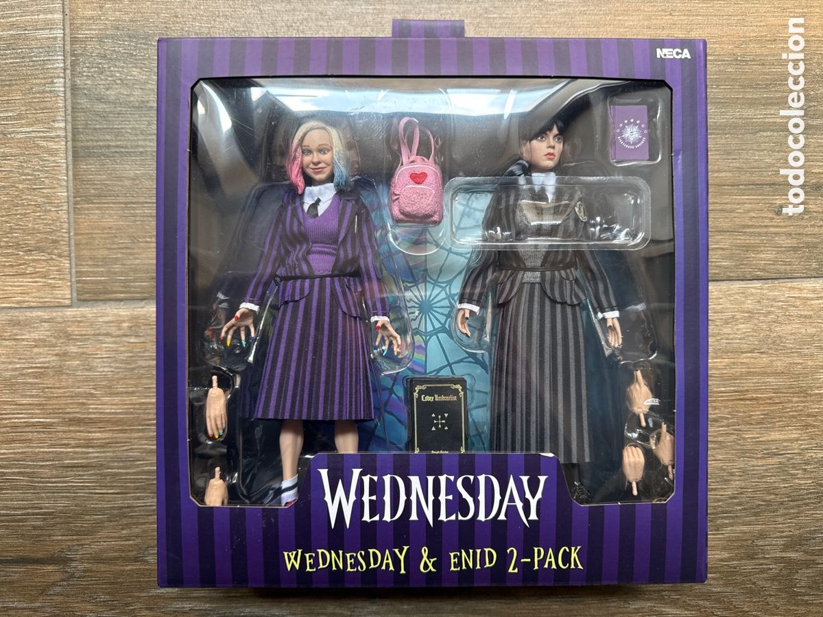 Figuras de acci&oacute;n: Pack 2 Figuras Mi&eacute;rcoles Wednesday Addams y Enid Uniforme Nevermore Neca